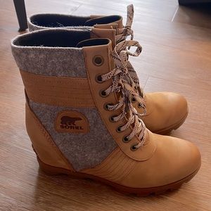 New in box Lexie Wedge Sorel boots